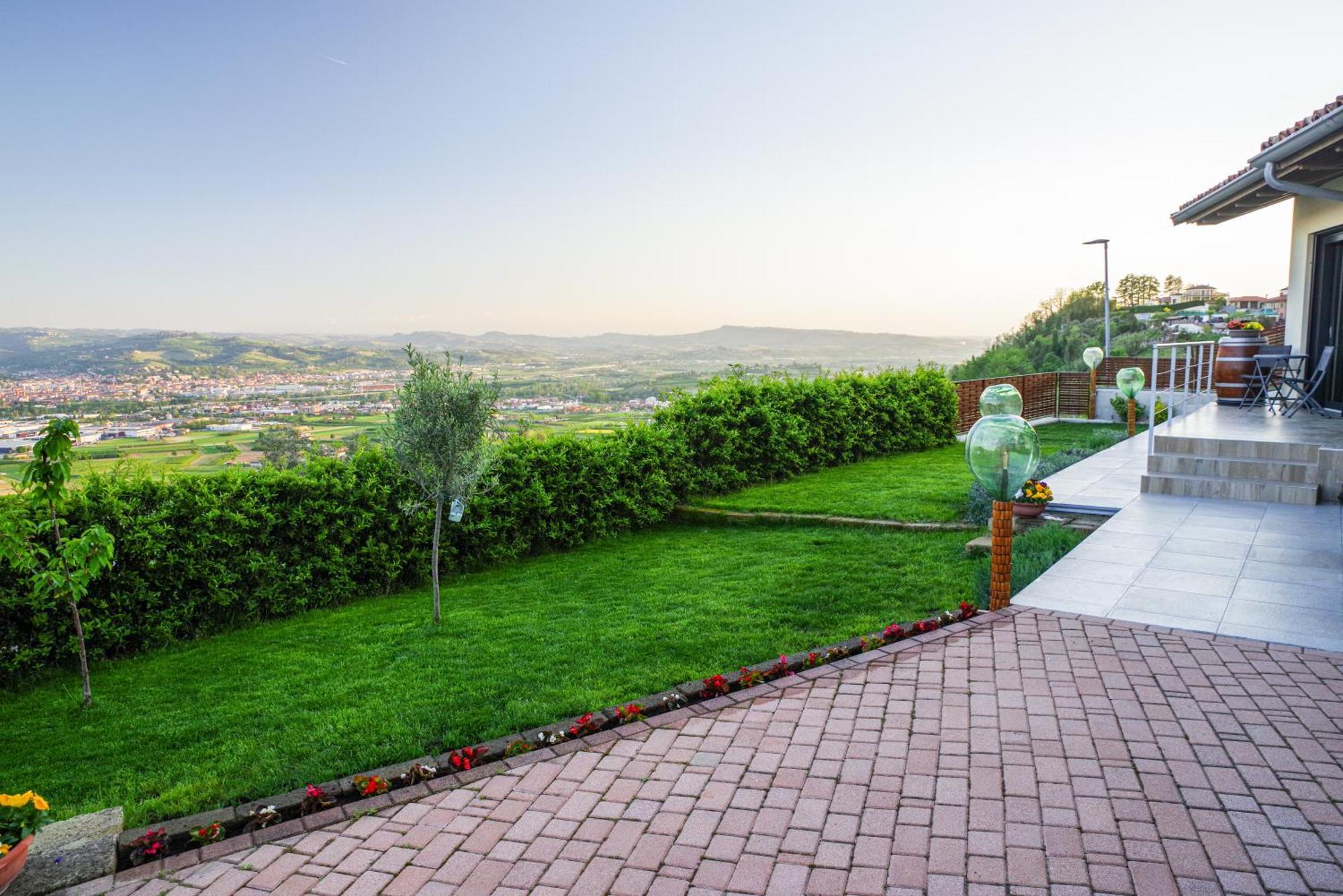 Vista Langhe - Cerratohouses Guarene Exterior foto